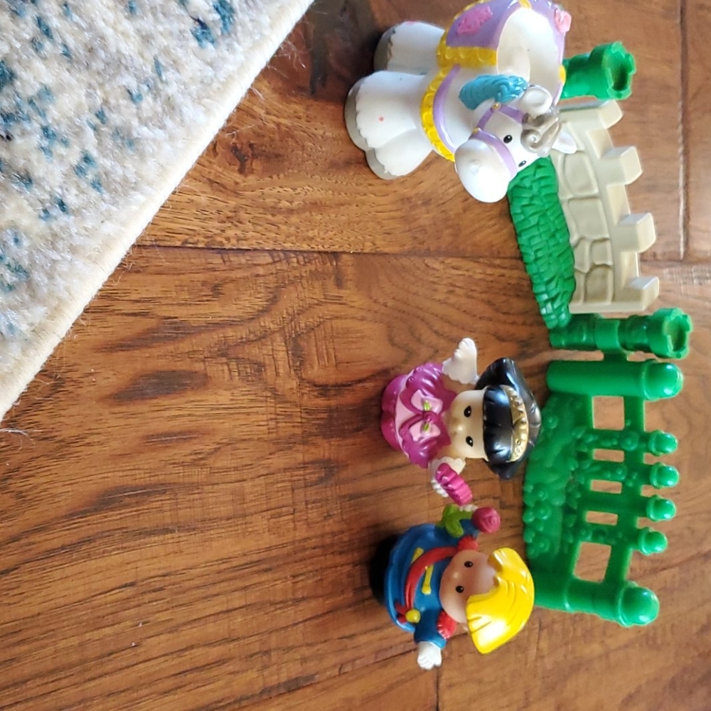 Little people royalty set